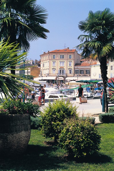 Hotel Adriatic Seen From The Promenade Guide Rovinj Croatia